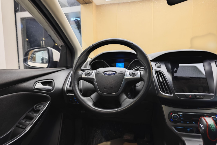 福特 福克斯 2015款 两厢 1.6L 自动风尚型局部细节13