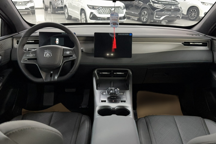 比亚迪 秦PLUS 2024款 荣耀版 DM-i 55KM领先型中控内饰7003