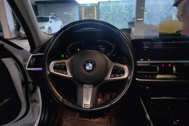 宝马3系 2021款 325i M运动套装中控内饰13