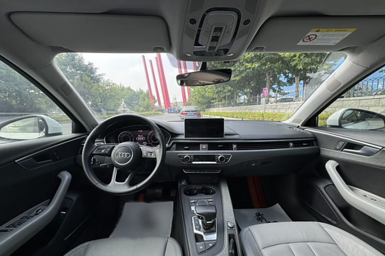奥迪A4L 2017款 40 TFSI 风尚型中控内饰7001