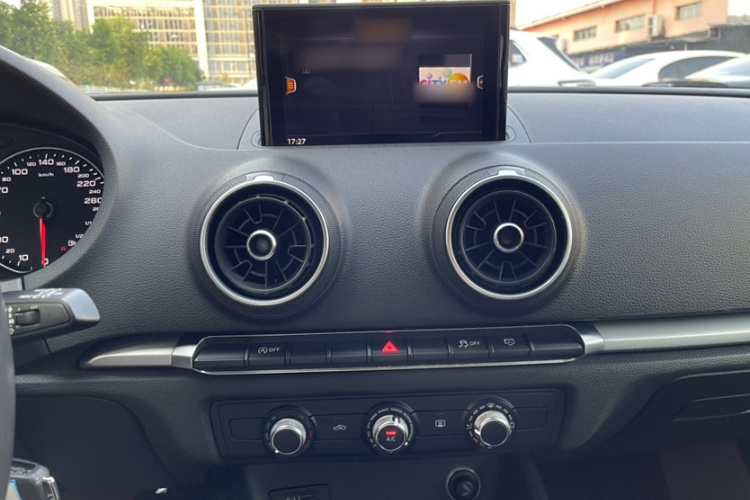 奥迪A3 2019款 Sportback 35 TFSI 进取型 国V中控内饰7006