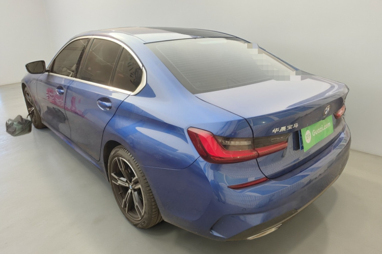 宝马3系 2022款 325i M运动套装车身外观5