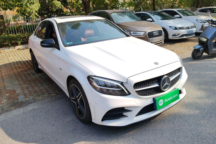 奔驰C级 2021款 C 260 星耀臻藏版车身外观3