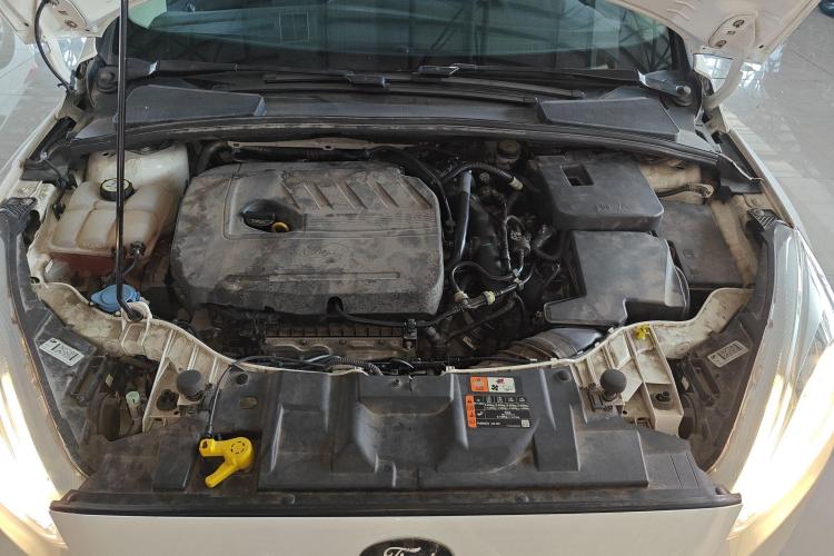 福特 福克斯 2018款 三厢经典 EcoBoost 180 自动精英型机舱底盘24