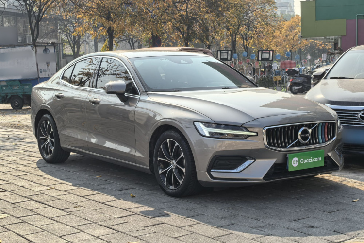 沃尔沃S60 2022款 B4 智逸豪华版车身外观6002