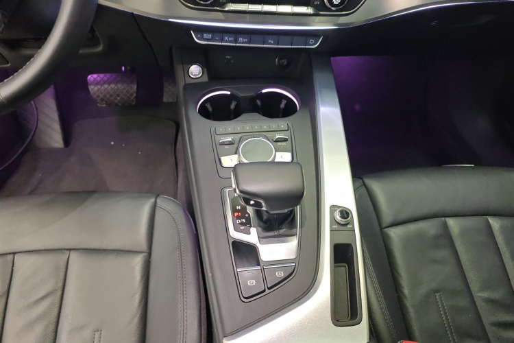 奥迪A4L 2018款 30周年年型 40 TFSI 时尚型局部细节18