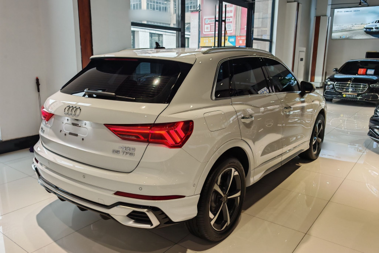 奥迪Q3 2025款 quattro 45周年典藏版 35TFSI 时尚动感型车身外观6005
