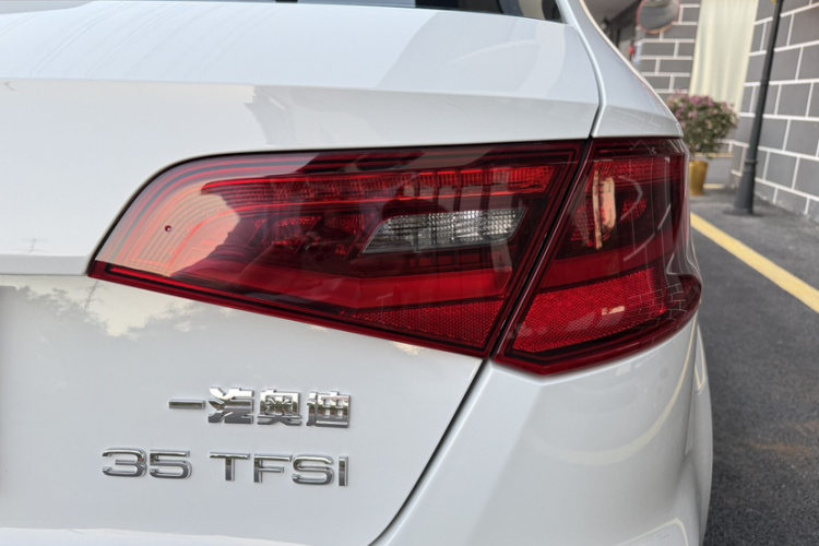 奥迪A3 2015款 Sportback 35 TFSI 百万纪念智领型车身外观6003