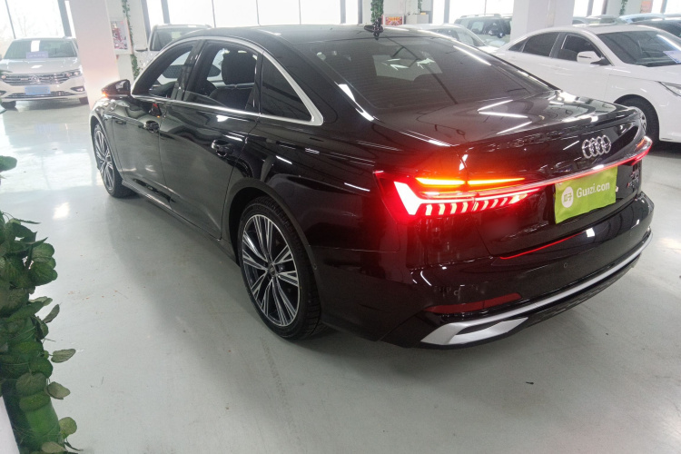 奥迪A6L 2023款 改款 45 TFSI quattro 尊享动感型车身外观4