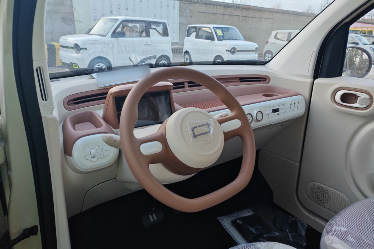 奔腾小马 2026款 222km 萌趣马 Plus中控内饰7002