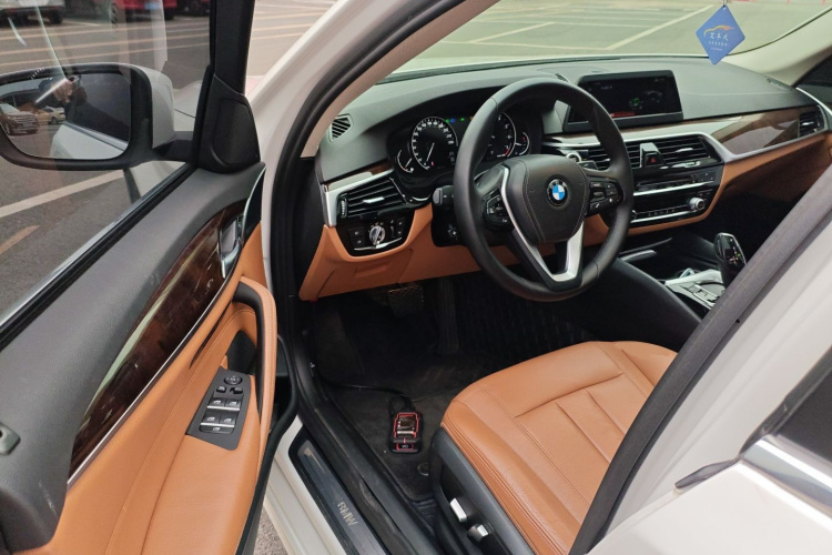 宝马5系 2018款 528Li 上市特别版中控内饰20