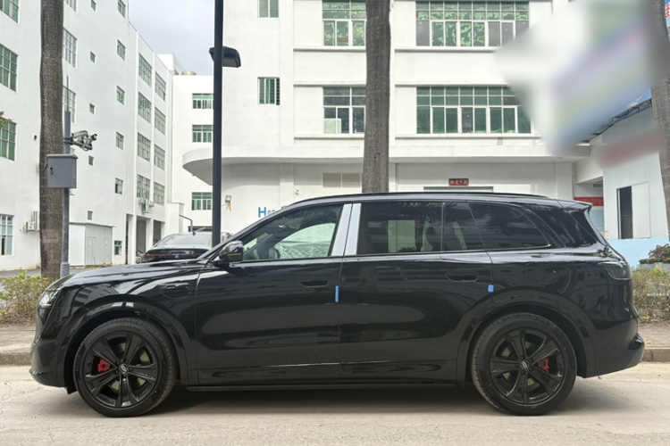 鸿蒙智行 问界M8 2025款 纯电 Ultra 六座四驱版车身外观6002