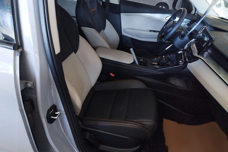 领克06 EM-P 2022款 PHEV 84KM续航版 Pro局部细节41