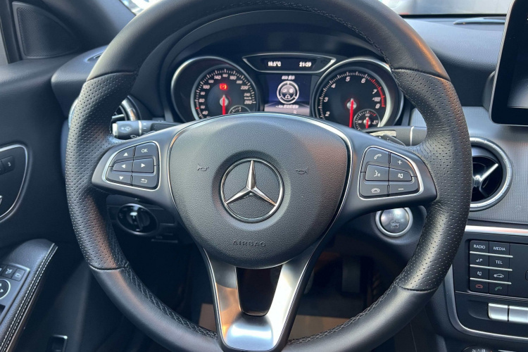 奔驰CLA 2019款 CLA 200 时尚型局部细节13