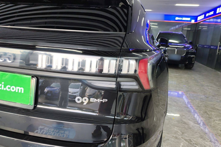 领克09 EM-P 2023款 2.0TD EM-P 远航版PM 六座车身外观9