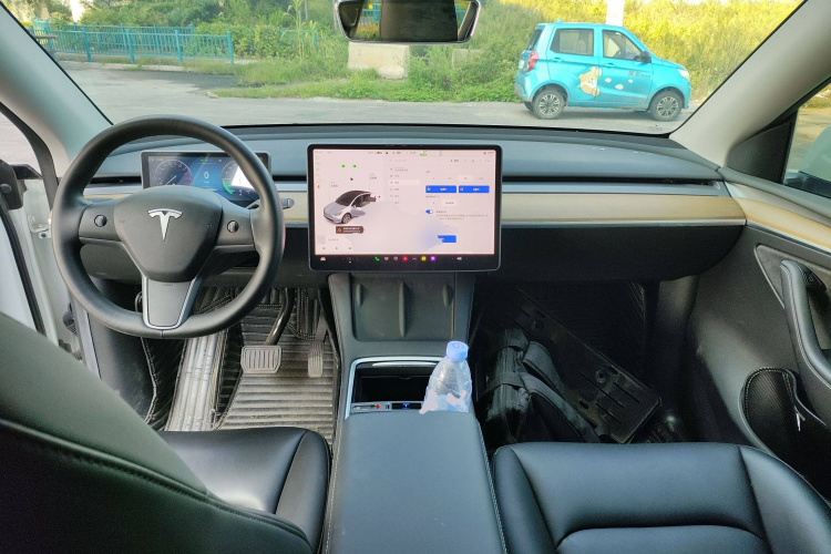 特斯拉 Model Y 2022款 后轮驱动版中控内饰7002