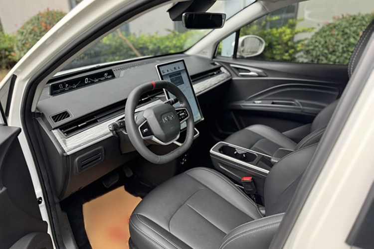 哪吒汽车 哪吒AYA 2023款 401 Lite中控内饰7003