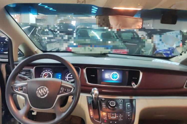 别克GL8 2017款 25S 舒适型 国V中控内饰12