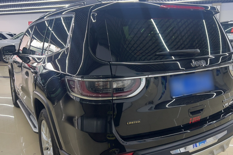 Jeep 大指挥官 2018款 2.0T 两驱进享版 国V车身外观6005