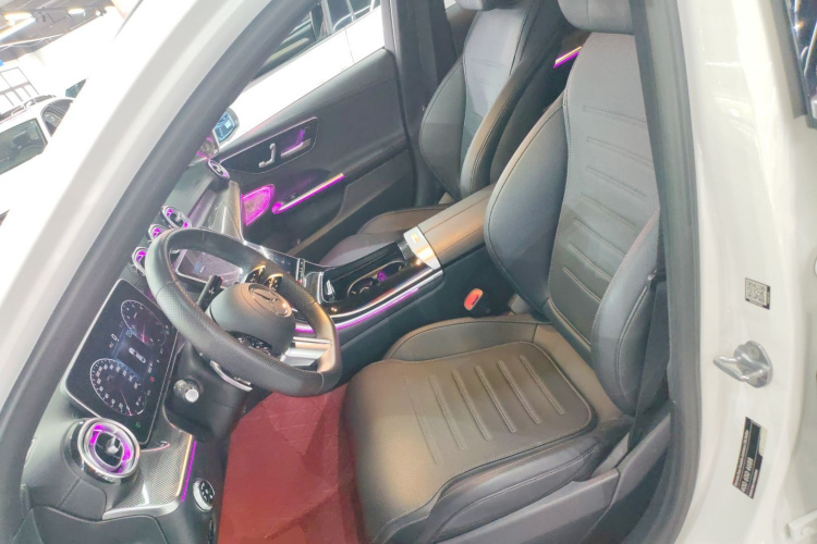 奔驰C级 2023款 C 260 L 运动版中控内饰19