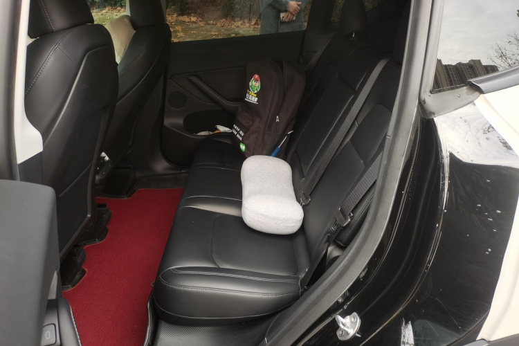 特斯拉 Model Y 2022款 改款 后轮驱动版中控内饰21