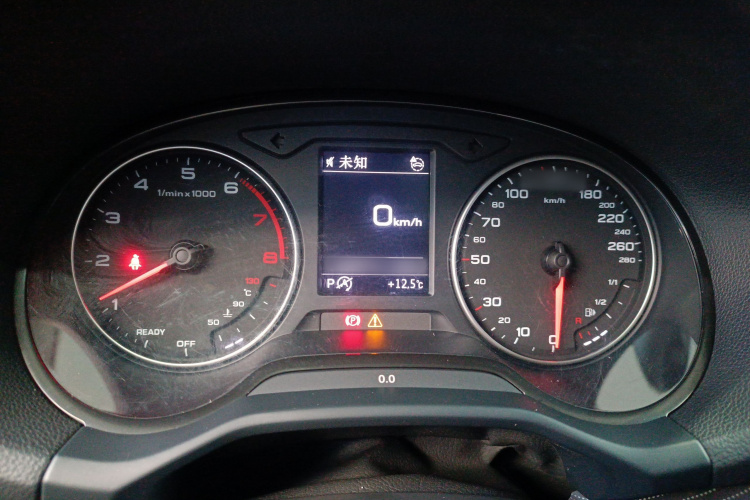 奥迪Q2L 2022款 35 TFSI 进取动感型局部细节14