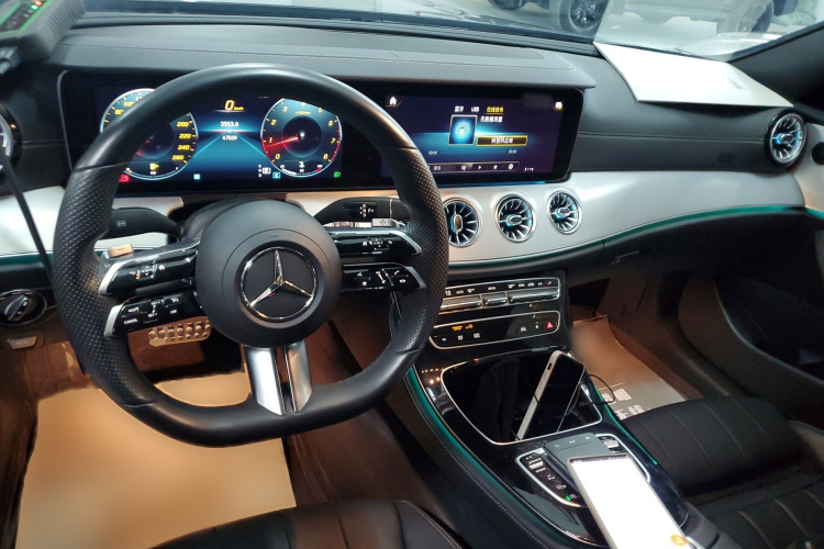 奔驰E级(进口) 2021款 改款 E 260 轿跑车中控内饰7002