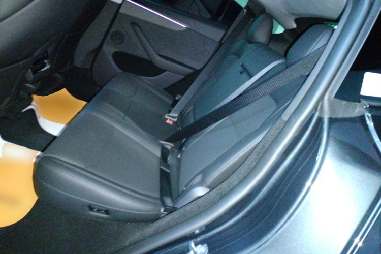 特斯拉 Model Y 2025款 长续航全轮驱动版中控内饰21