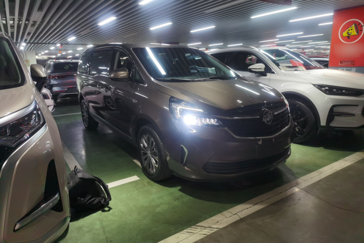 别克GL8 2021款 陆上公务舱 652T 豪华型车身外观3