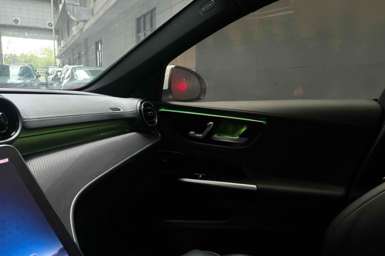 奔驰C级 2022款 改款 C 200 L 运动版中控内饰7008