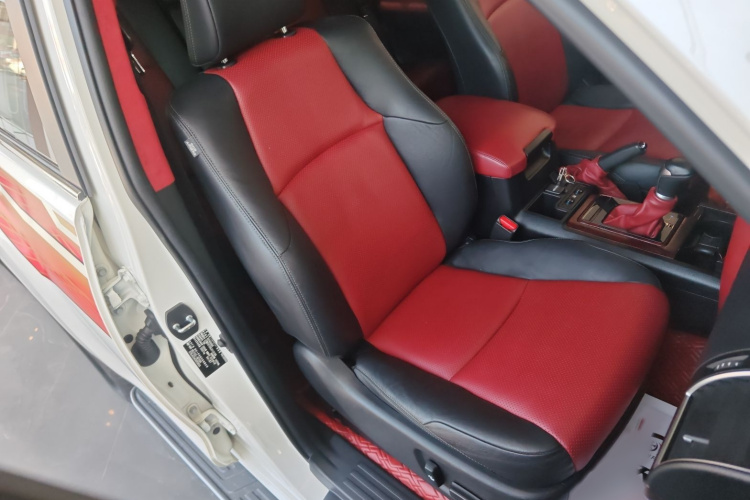 丰田 普拉多 2019款 3.5L 自动TX-L尊享版后挂备胎局部细节41