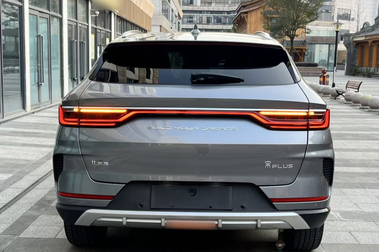 比亚迪 宋PLUS 2020款 1.5T 自动尊贵型车身外观6