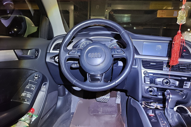 奥迪A4L 2015款 35 TFSI 自动标准型局部细节13