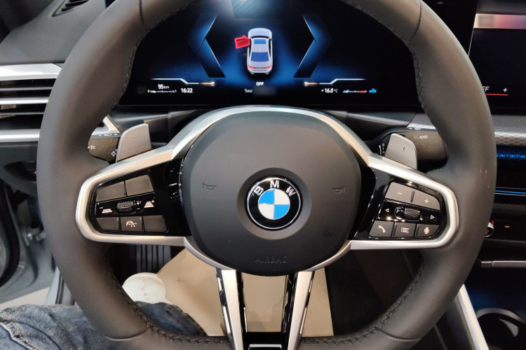 宝马3系 2025款 330i M运动曜夜套装中控内饰13