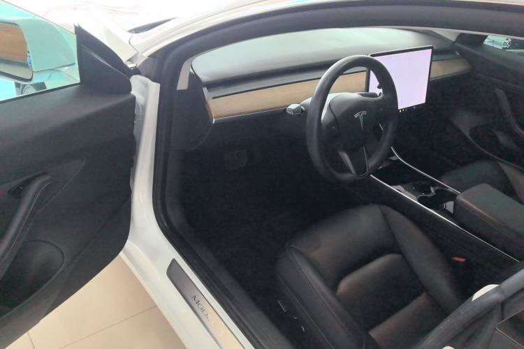 特斯拉 Model 3 2020款 改款 长续航后轮驱动版中控内饰7003