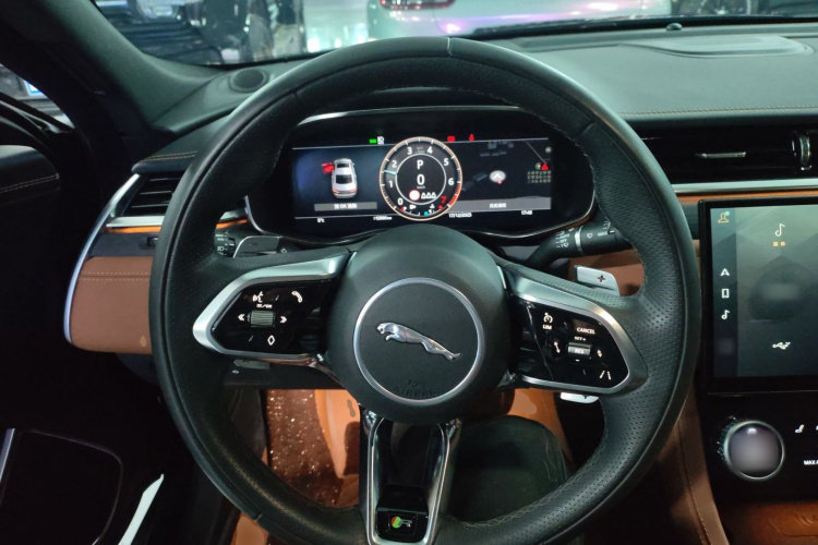 捷豹XFL 2023款 XFL 2.0T P250 两驱精英运动鎏金版中控内饰13