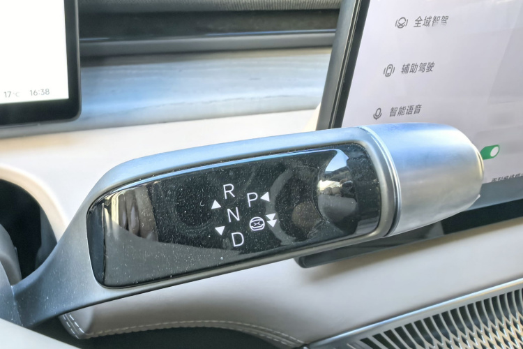 小鹏X9 2025款 740超长续航 Max局部细节18