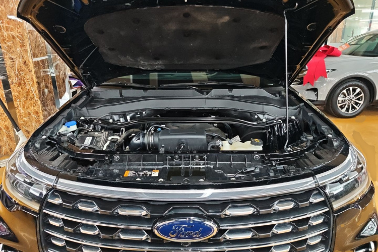 福特 探险者 2023款 EcoBoost 285 四驱钛金版 7座机舱底盘24