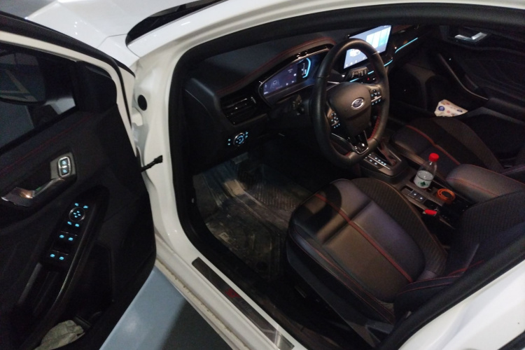 福特 福克斯 2022款 两厢 EcoBoost 180 自动ST Line中控内饰20