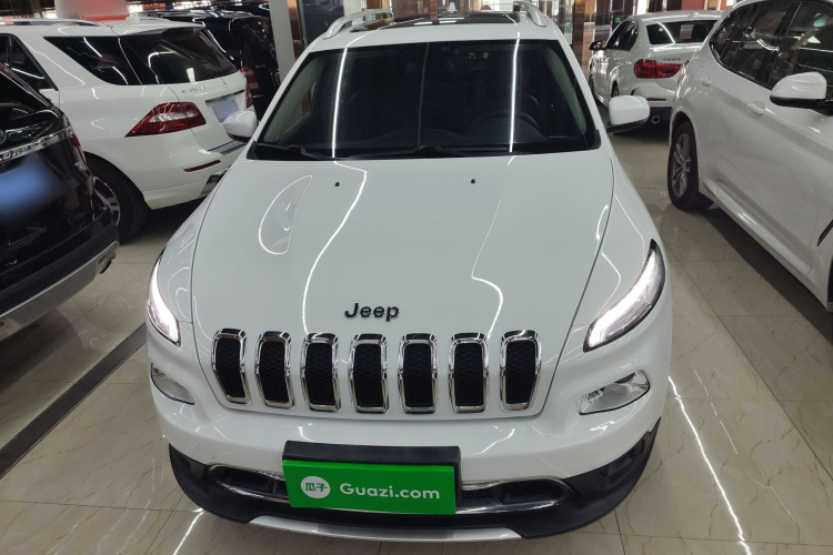 Jeep 自由光 2017款 2.0L 优越版车身外观2