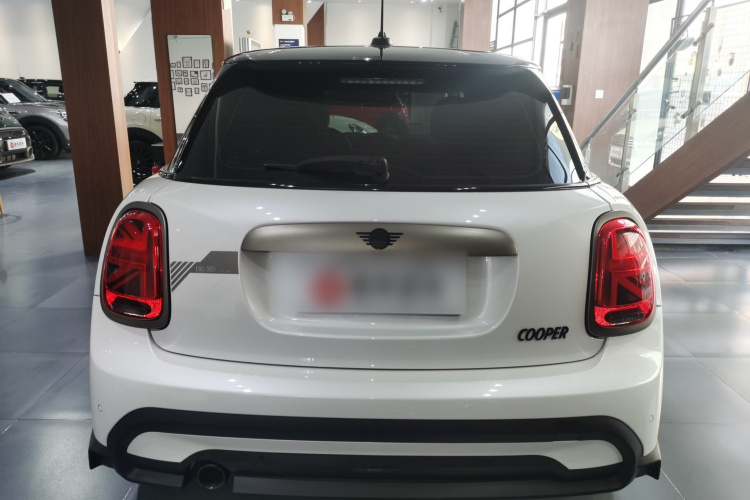 MINI 2023款 1.5T COOPER 国王十字特别版 五门版车身外观6