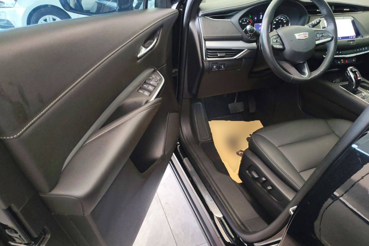 凯迪拉克XT4 2021款 28T 两驱领先型中控内饰20