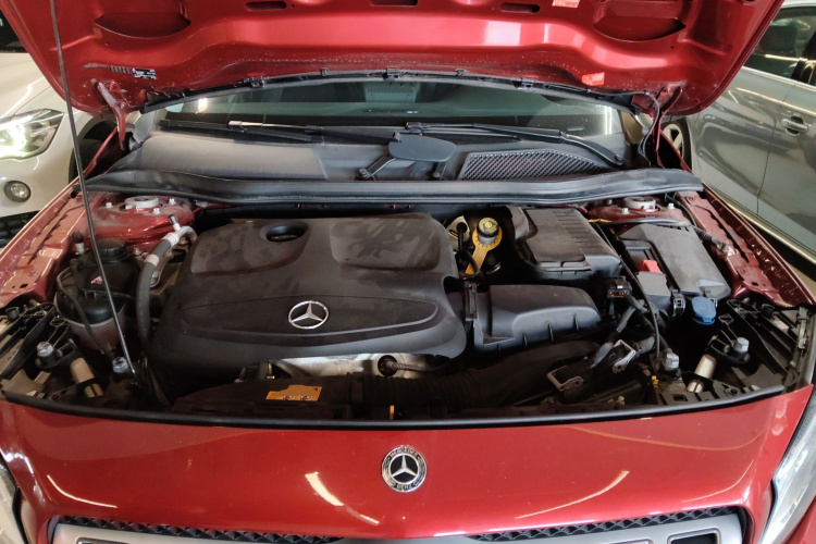 奔驰GLA 2019款 GLA 200 时尚型机舱底盘24