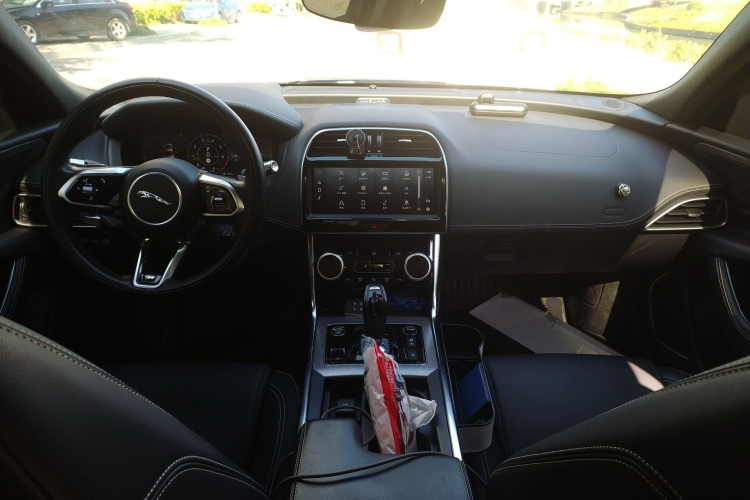 捷豹XEL 2021款 2.0T 250PS R-DYNAMIC S进取运动版中控内饰12