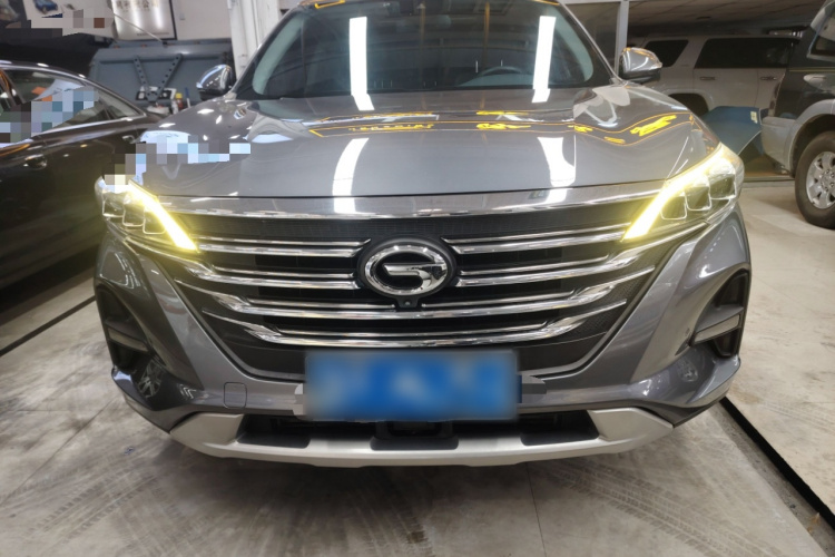 广汽传祺 传祺GS5 2019款 270T 自动尊享版车身外观2