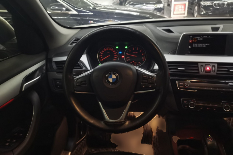宝马X1 2016款 sDrive18Li 尊享型中控内饰13