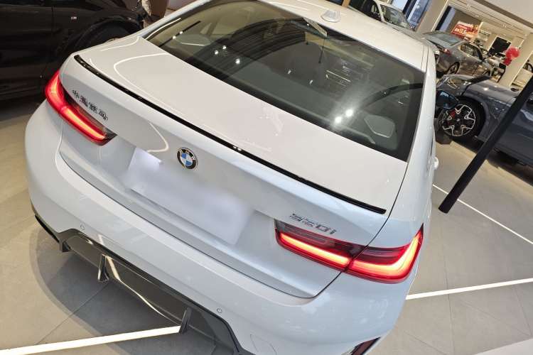 宝马3系 2023款 330i M运动曜夜套装车身外观7