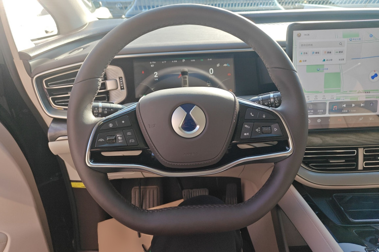 腾势D9 2024款 DM-i 980 四驱尊贵型中控内饰13