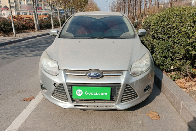 福特 福克斯 2012款 三厢 1.6L 自动舒适型车身外观2