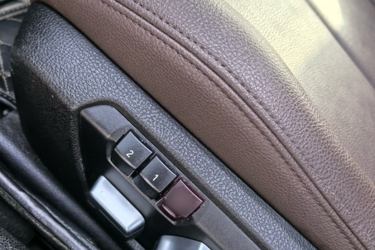 宝马3系 2019款 320Li 时尚型中控内饰7001